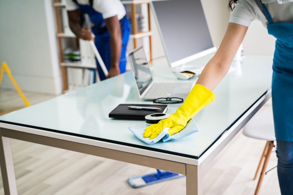 What does a deep commercial cleaning service include?